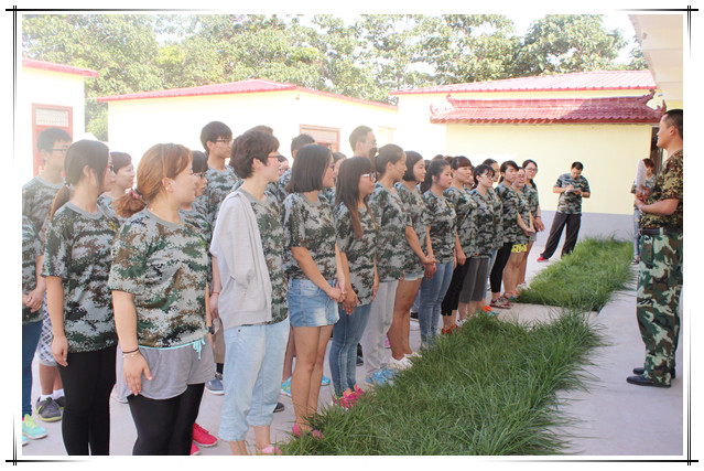 易視界陳總點(diǎn)評(píng)各個(gè)團(tuán)隊(duì)表現(xiàn)