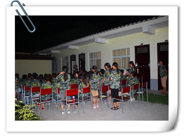 易視界伙伴們露天觀看電影<當(dāng)幸福來(lái)敲門>