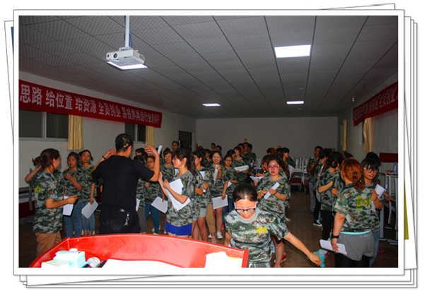 深夜了，還在認(rèn)真寫作業(yè)的易視界伙伴們