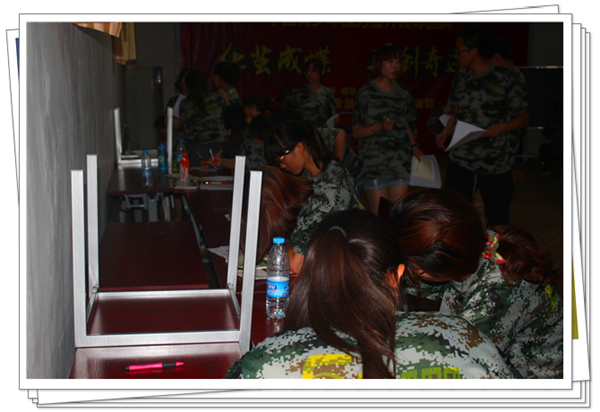 深夜了，還在認(rèn)真寫作業(yè)的易視界伙伴們