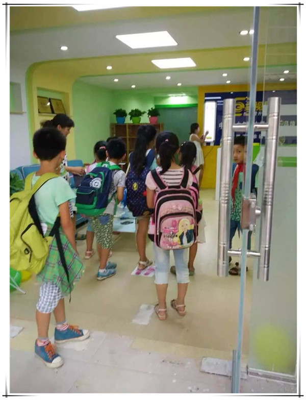 易視界緯五店今天開(kāi)業(yè)