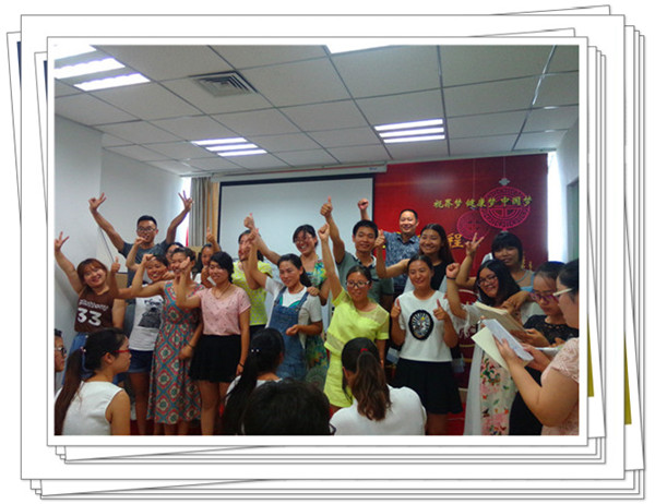 易視界獲獎(jiǎng)伙伴上臺(tái)領(lǐng)獎(jiǎng)