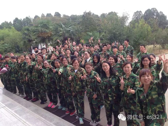 易視界“蝶變2015，野外拓展訓(xùn)練”完美收工