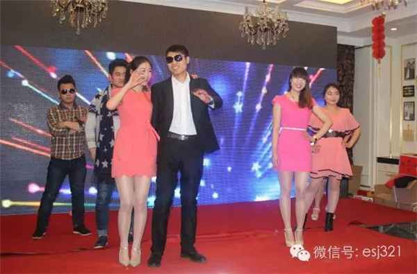 直營(yíng)公司帶來(lái)的《T臺(tái)秀》