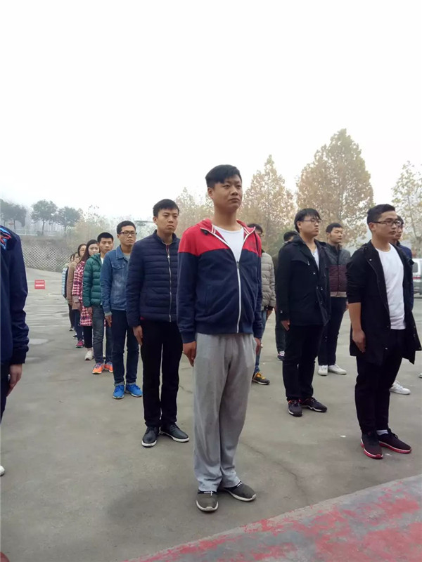 易視界黃埔六期伙伴訓(xùn)練中片段