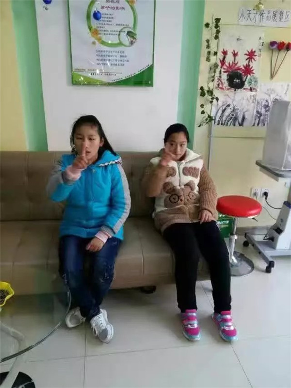 姐妹花來(lái)易視界店面矯正視力