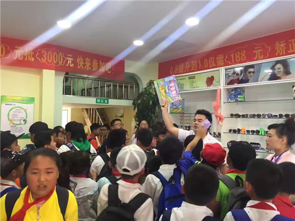 易視界密山店開(kāi)業(yè)當(dāng)天十分火爆