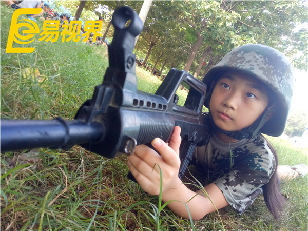 全神貫注瞄準目標