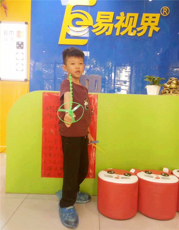 關(guān)愛(ài)兒童的視力健康 易視界人一直在行動(dòng)