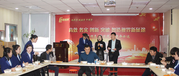 主持人閃亮登場(chǎng)