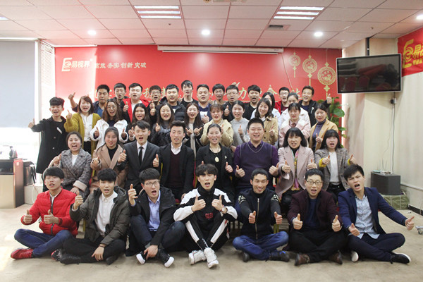 溫馨的團隊合影