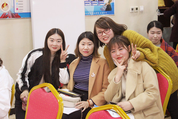 溫馨的團(tuán)隊(duì)合影