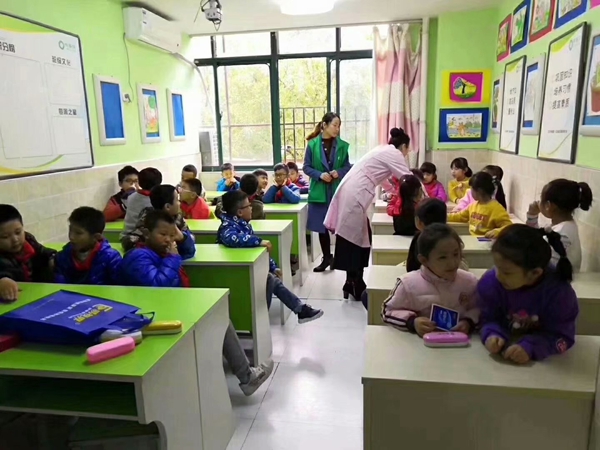 易視界老師為小朋友們講解愛(ài)眼知識(shí)