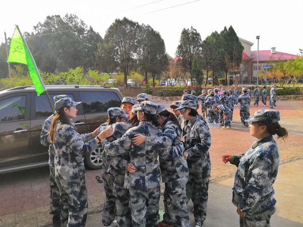 游戲環(huán)節(jié)中，大家齊心協(xié)作，群策群力