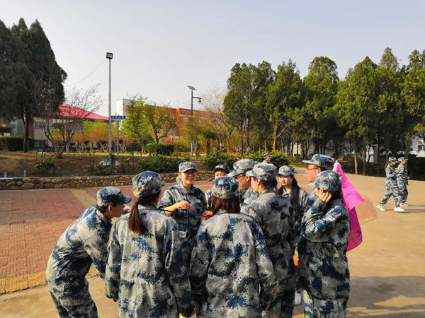 游戲環(huán)節(jié)中，大家齊心協(xié)作，群策群力