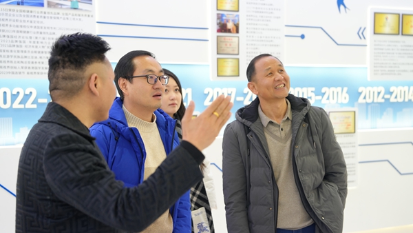 阿呆貓數(shù)字科技集團(tuán)董事長陳達(dá)偉一行參觀易視界