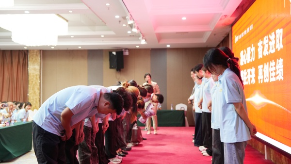 易視界2025年8月嘉獎(jiǎng)會(huì)暨9月啟動(dòng)大會(huì)精彩圖集