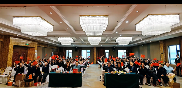 凝心聚力，再創(chuàng)巔峰！易視界月度嘉獎會圓滿落幕