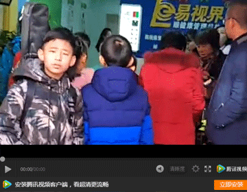 易視界新店開業(yè) 小朋友排隊檢查視力